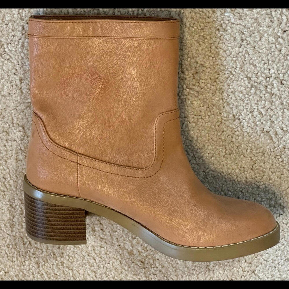 Boots LOFT Ankle Faux Leather Pull On Size 6 MSRP $79.99 see photos